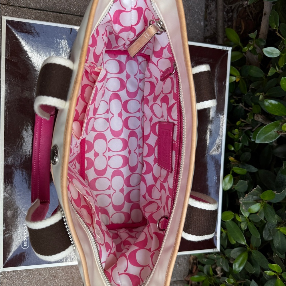 RARE Y2K Coach White and Pink Tote Bag - Picture 3 of 3